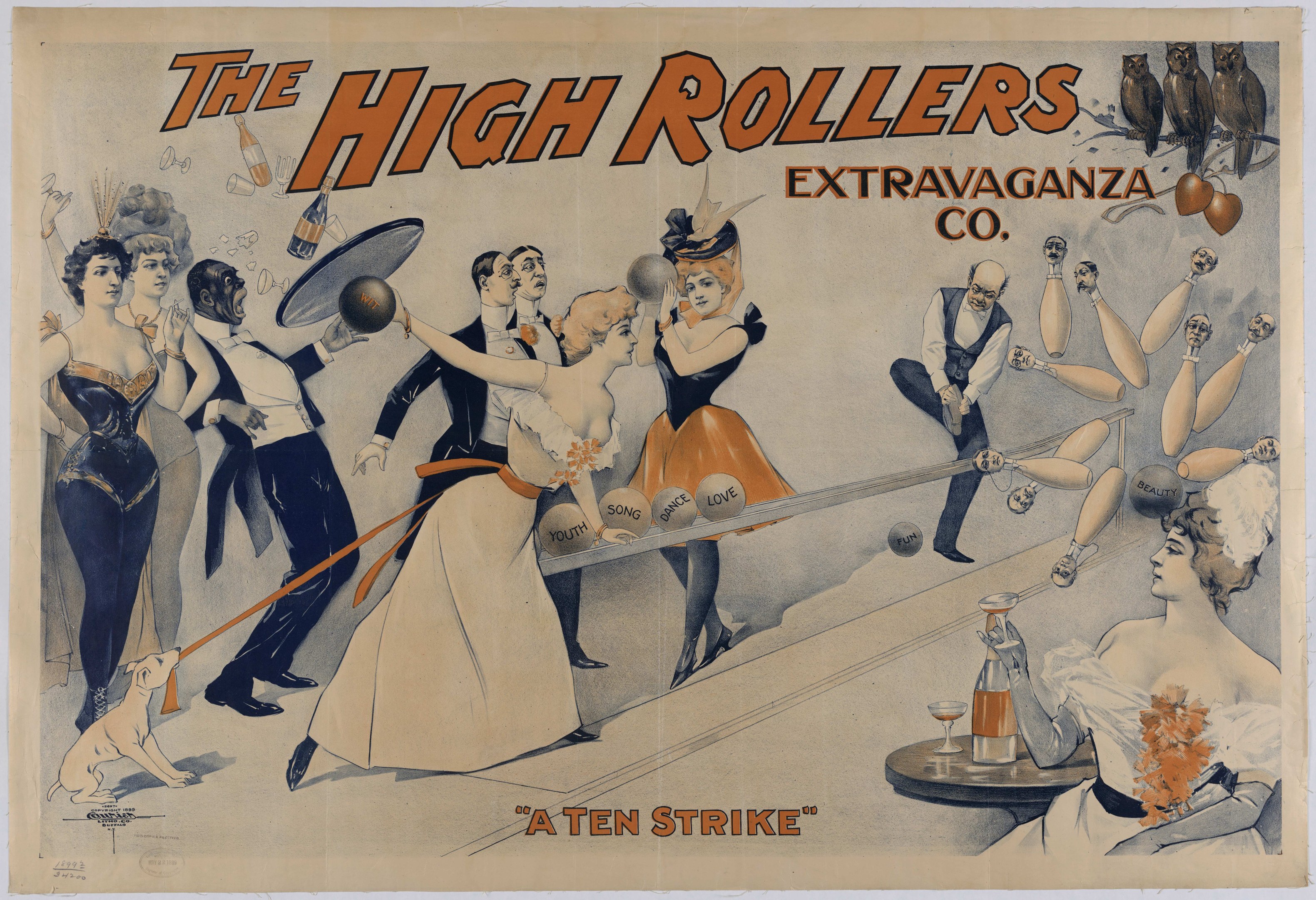 Ein Plakat aus den 1920er Jahren wirbt für die High Rollers Extravaganza Co. und zeigt eine Gruppe von Menschen in Vintage-Kleidung, die Bowling spielen, mit der Aufschrift 'A Ten Strike' oben und einem gedämpften Farbpalett von Blauen, Grünen und Gelben.