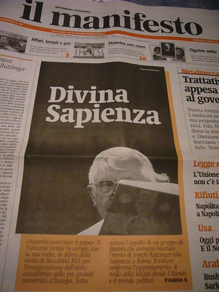Eine Zeitung mit Text in der Mitte des Bildes