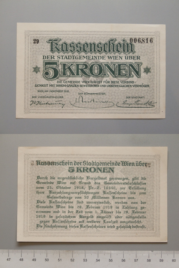 Alte deutsche 5 Kronen-Banknote mit Lineal im Bild unten.