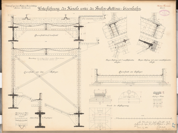 Ein detailliertes architektonisches Drawing der Berlin-Sienbahnbrücke, das strukturelle Pläne und Anmerkungen auf Papier enthält.