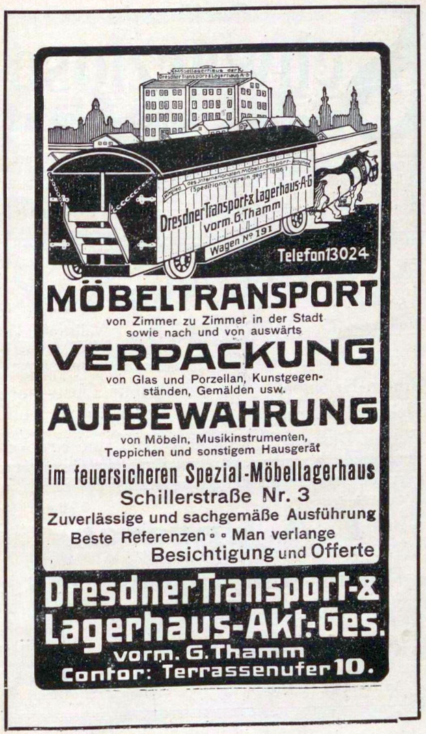 Werbung für einen Zug mit einem Zugbild, Text "Dresdner Transport & Lagerhaus-Akt-Ges" und Gebäuden im Hintergrund.