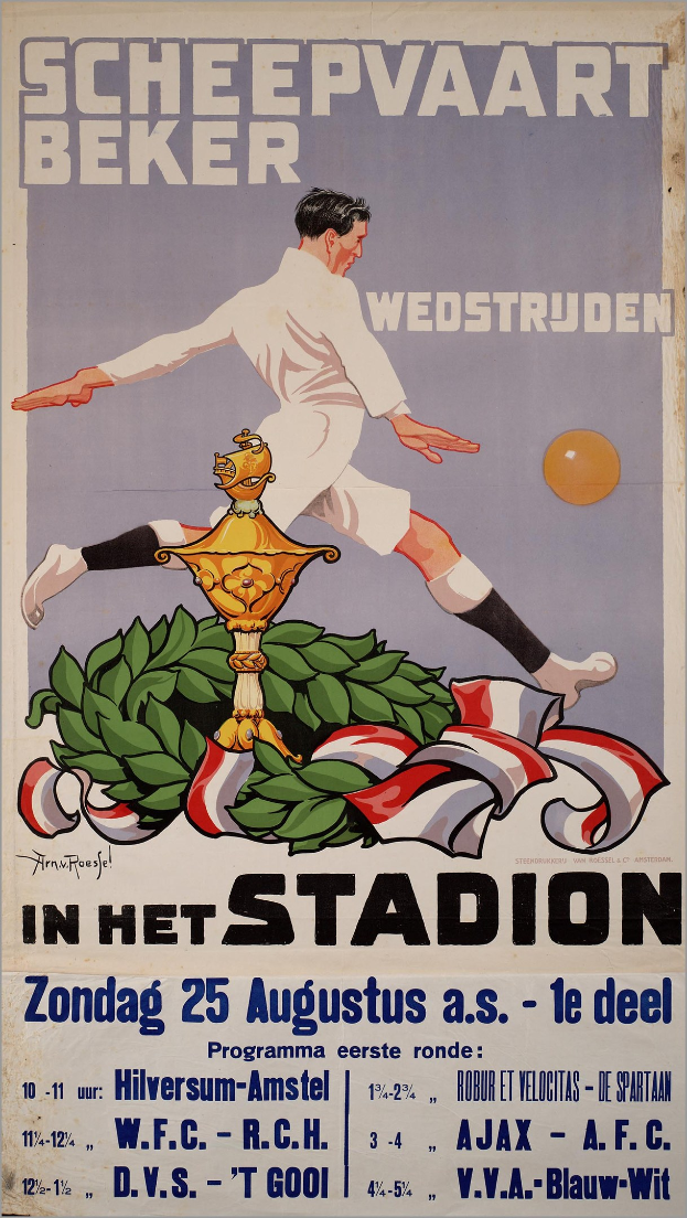 Ein Plakat, das ein Fußballspiel in den Niederlanden bewirbt, zeigt eine Person in einem weißen Trikot und Shorts mit entschlossener Miene, umgeben von grünen und gelben Blättern, mit der Aufschrift "Fußball" in fetter, schwarzer Schrift vor einem hellblauen Himmel.