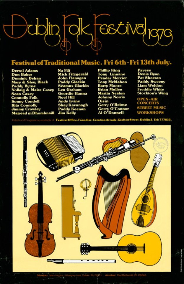 Plakat für das Dublin Folk Festival 1975 mit musikalischen Instrumenten wie Gitarre, Harfe, Flöte und Schlagzeug sowie Texten mit Festival-Informationen.
