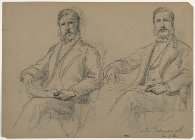 Zwei Männer in Anzügen sitzen nebeneinander auf Stühlen mit ernsten Gesichtern und schauen auf ein Papier mit teilweise sichtbarem Text.