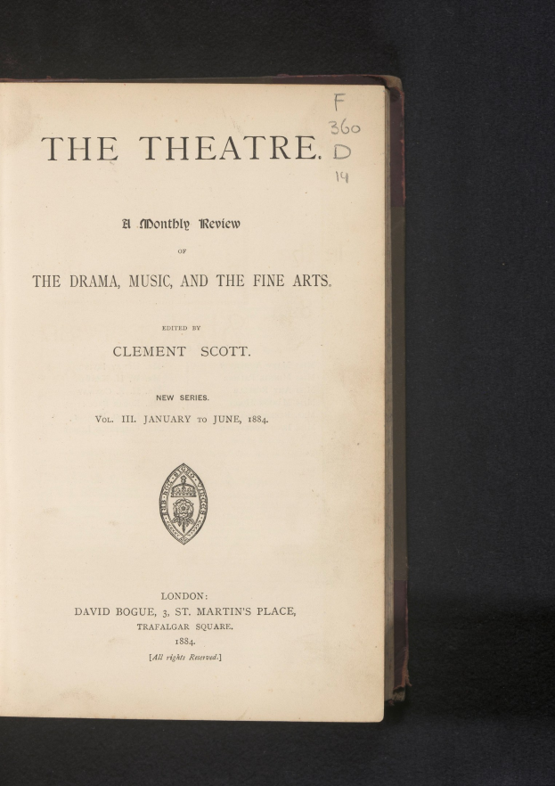 Ein Buch mit dem Titel "The Theatre: A Monthly Review of the Drama, Music, and the Fine Arts" ist aufgeschlagen und zeigt eine Seite mit Text und einem Logo.