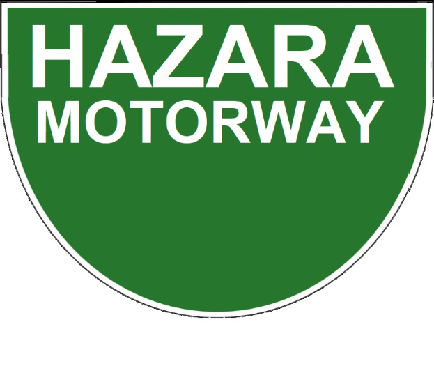 Grüne Gefahrenstraße-Schilder mit fetter weißer "Gefahrenstraße"-Beschriftung, zentriert auf einem gelben Hintergrund, umrandet von einem weißen Rand und einem schwarz geränderten gelben Kreis.