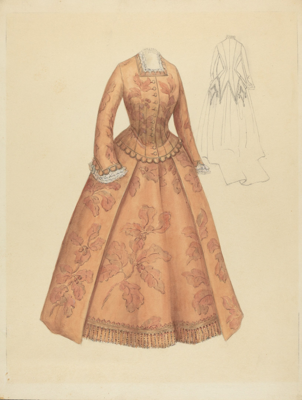Ein detailliertes Kostümdesign aus dem 18. Jahrhundert für ein bodenlanges Kleid mit hohem Kragen, floralem Muster auf Rosa, Lila und Blau, sowie einem Spitzenbesatz am Rock.