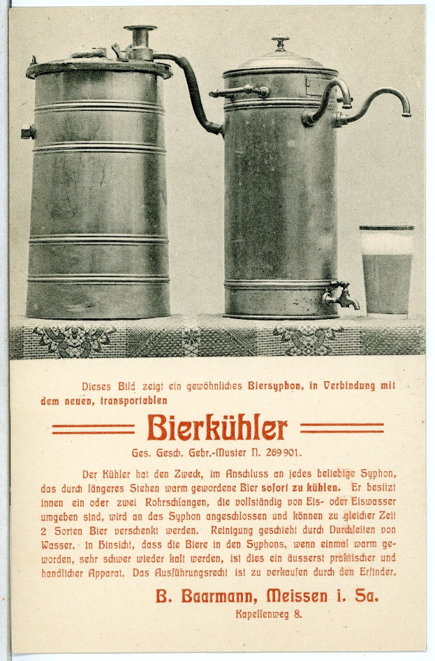 Alte Werbeplakat mit zwei Metall-Bierhumpen und einem Glas Bier