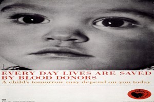 Das Gesicht eines Kindes mit ernster Miene, umgeben von Text, der "Jeden Tag rettet Blutspenden Leben" in fetter, schwarzer Schrift lautet.