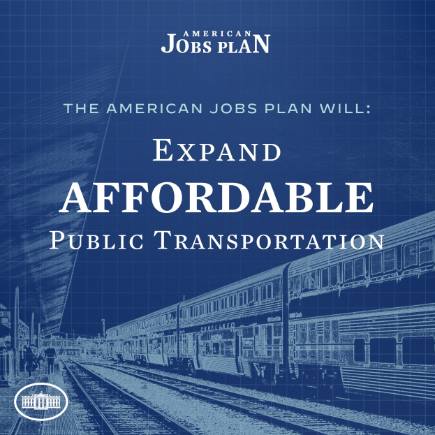 Plakat mit einem Zug auf einer Bahnstrecke mit mehreren Menschen in der Nähe, das "The American Jobs Plan Will Expand Affordable Public Transportation" bewirbt.